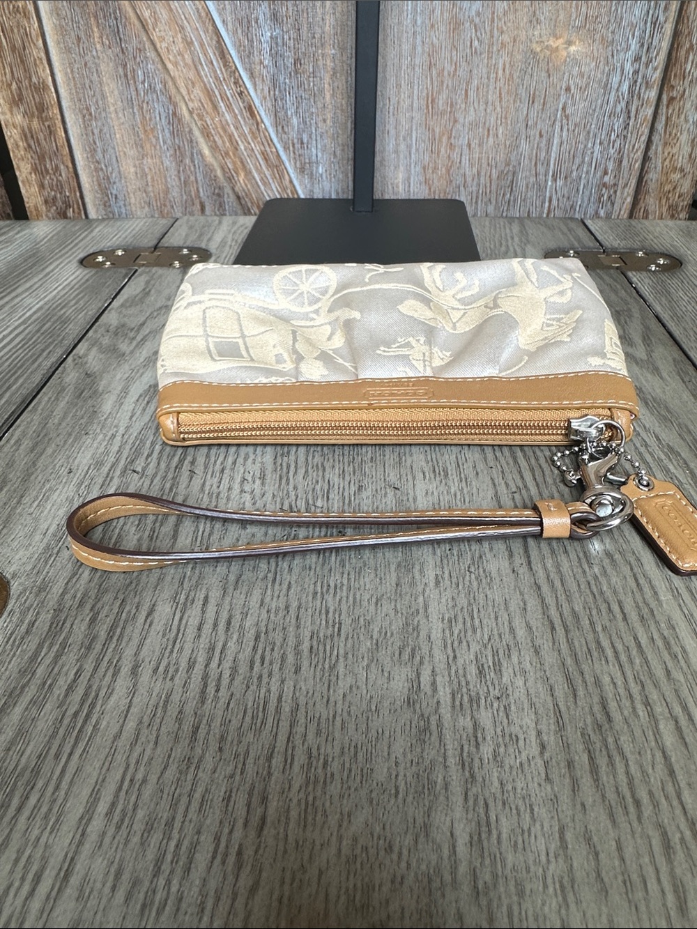 Coach Horse & Carriage Signature Canvas Wristlet Pouch Khaki and White - Picture 9 of 16
